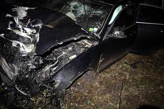 Rozbity jaguar przy drodze