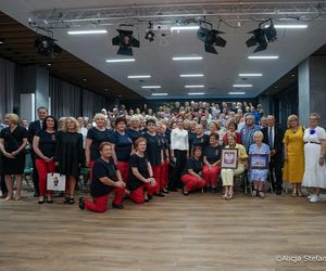 Marta Nawrocka śpiewała i gotowała z seniorami w Stalowej Woli