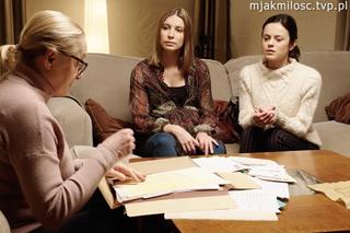 M jak miłość, odcinek 1802: Kasia (Paulina Lasota), Justyna (Magdalena Wieczorek), kierowniczka (Teresa Stepien Nowicka)