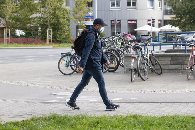 Rafał Trzaskowski Dzień bez Samochodu zaczął od falstartu... Wyszedł z domu na przystanek...Przed godz 9 
