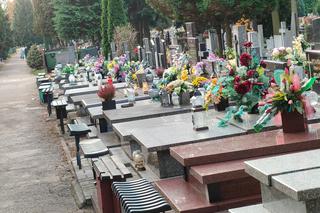 Wszystkich Świętych w Łodzi. Na cmentarz Zarzew przyszły tłumy [ZDJĘCIA]