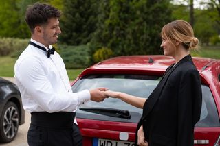 Barwy szczęścia, odcinek 3245: Justin (Jasper Sołtysiewicz), Ola (Michalina Robakiewicz)