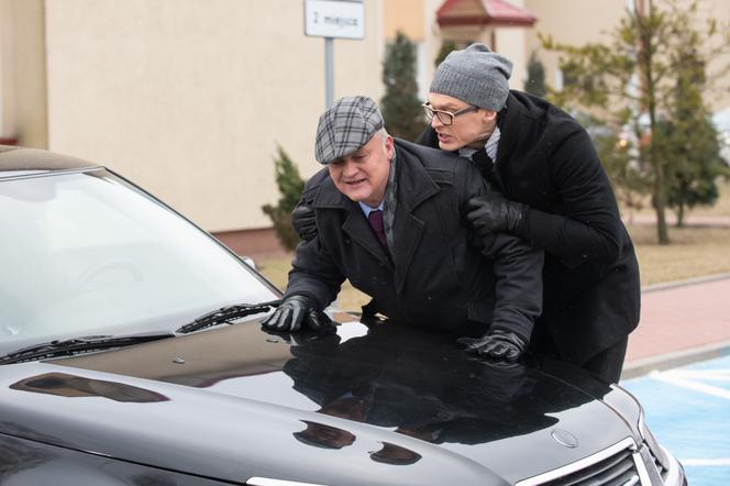 Na Wspólnej, odc. 2882. Maks (Adam Fidusiewicz), Wyszoła (Marek Kasprzyk)