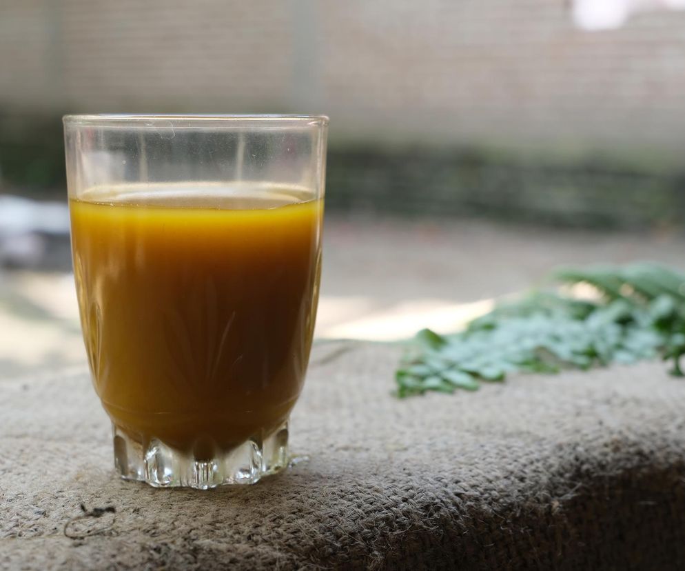 Piła ten napój przez 14 dni na wzdęcia i ból brzucha. Zauważyła jeden efekt