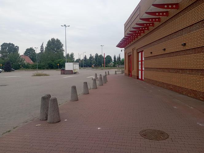 Kiedyś Tesco w Pile było numerem jeden. Teraz trwa tam generalny remont. Jaki sklep tam się otworzy?