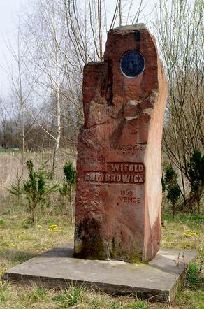 Pomnik Witolda Gombrowicza w Małoszycach