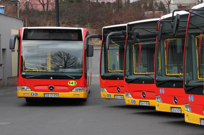 Bielsko-Biała: Protest pasażerów w sprawie zmiany rozkładu jazdy. Interweniują radny miejski... oraz proboszcz