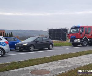 Groźny wypadek na DK 75 w Gnojniku. Motocyklista zderzył się z osobówką