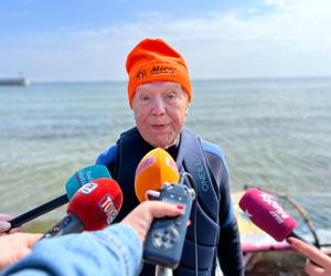 Ma 89 lat i jest najstarszym windsurferem na świecie!