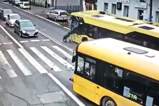  Zderzenie autobusów w Gliwicach. Kierowca wypadł przez szybę. Pojawiło się WIDEO 