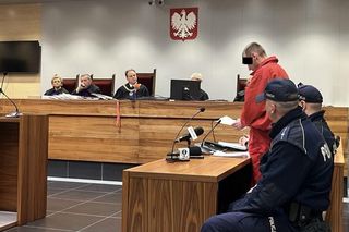 Zabił siekierą brata i ojca. Później uciekł ze szpitala psychiatrycznego. Sąd nie miał litości dla Bartłomieja B.