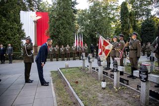 Warszawa: capstrzyk i apel pamięci w przeddzień Święta Wojska Polskiego
