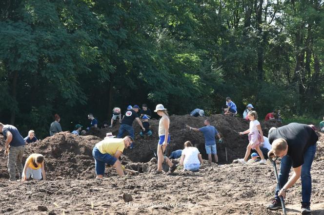 Muzeum Agatów w Rudnie zorganizowało wykopki minerałów. Zbierano je jak ziemniaki