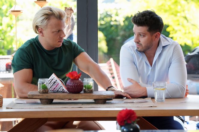 Barwy szczęścia, odcinek 3249: Justin (Jasper Sołtysiewicz), Patryk (Konrad Skolimowski)