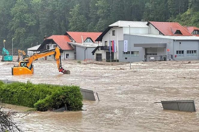 Armagedon pogodowy w całej Polsce, także w woj. śląskim. Zalane posesje, ulice, zerwane mosty. W Słowenii są ofiary śmiertelne