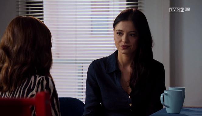 M jak miłość odc. 1473. Aneta Kryńska (Ilona Janyst), Iza (Adriana Kalska)
