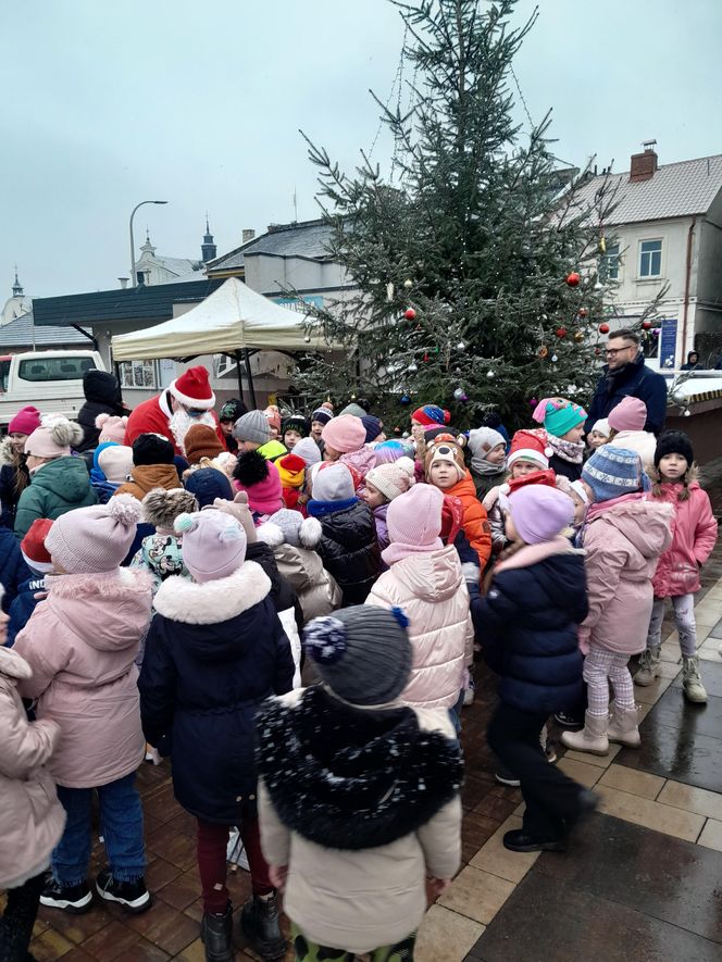 Na rynku w Mordach stanęła choinka