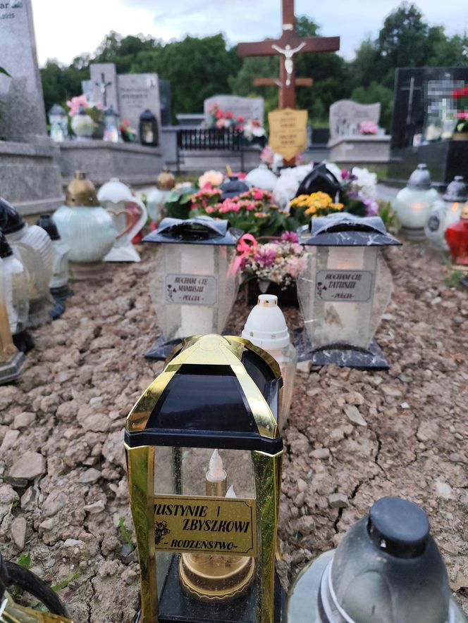 Skromny grób Justyny i Zbyszka na cmentarzu w Limanowej 