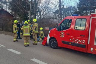 Jechali motocyklem z koszem. Uderzyli w betonowy słup. Pilna akcja służb