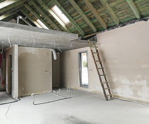 Gładkie ściany bez pęknięć.  Ekspert zdradza tajniki tynkowania ścian wewnętrznych