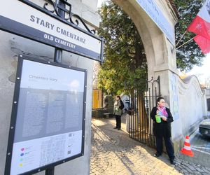 Słoneczna pogoda sprzyjała. 32. Kwesta Na Odnowę Zabytków Starego Cmentarza w Tarnowie