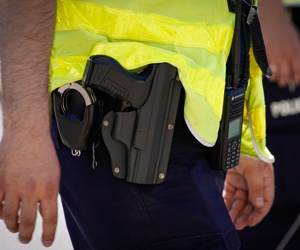 W krzakach przy McDonald's w Płońsku znaleziono pistolet. Broń zgubił doświadczony policjant z Lublina. Bał się do tego przyznać