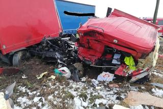 Ze zniszczonej kabiny ciężarówki wyciągnięto ciało kierowcy! Makabra na przejeździe w Chociszewie
