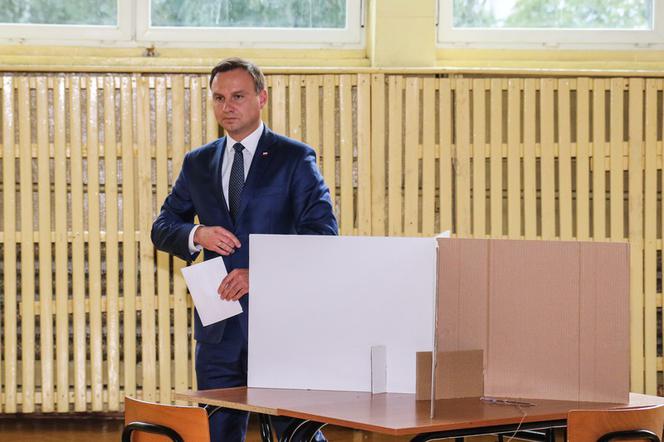 Prezydent Andrzej Duda z żoną wzieli udział w referendum