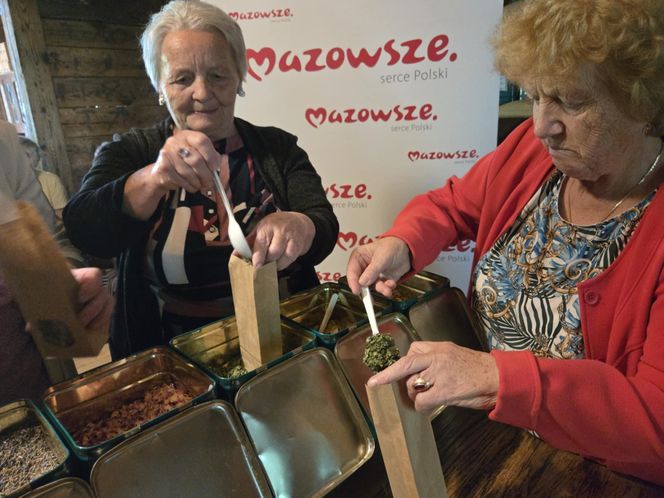 Były opowieści o herbacianych zwyczajach, wspomnienia dawnych spotkań przy stole, a także degustacje różnych gatunków herbat 