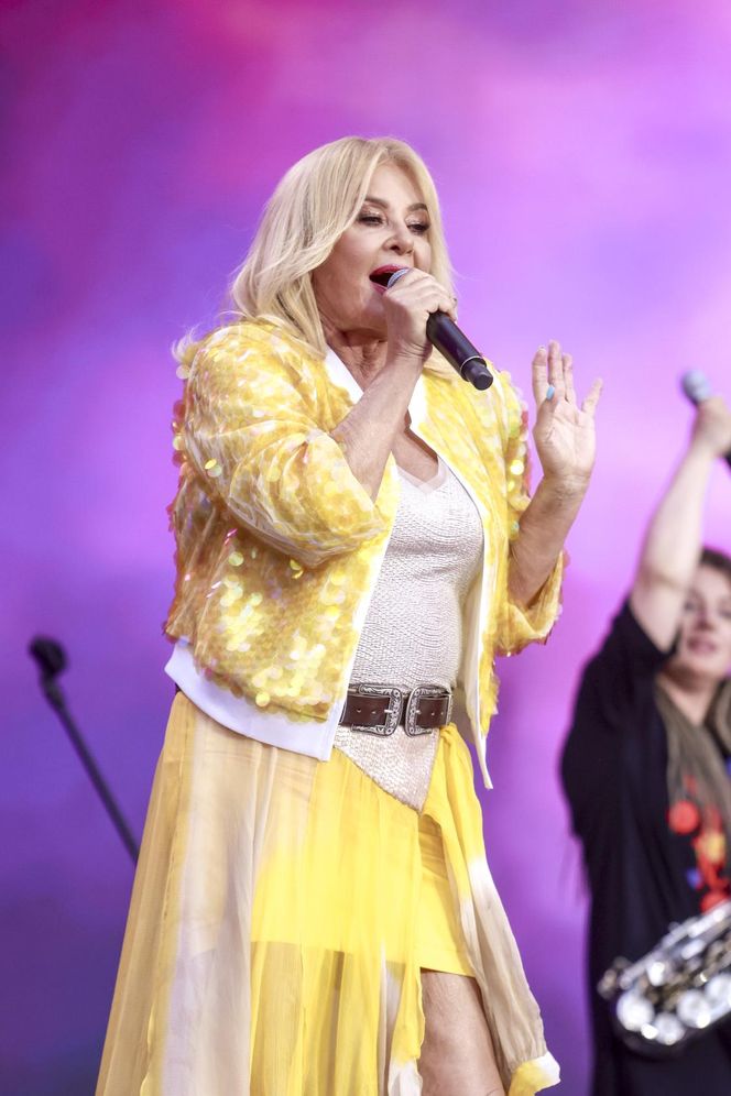 Michał Szpak tak się przejął na scenie, że zgubił mikrofon! Na szczęście nie był sam