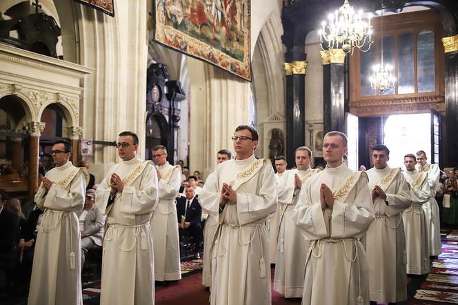 Kraków. Abp Marek Jędraszewski wyświęcił nowych księży. Chętnych więcej niż rok temu