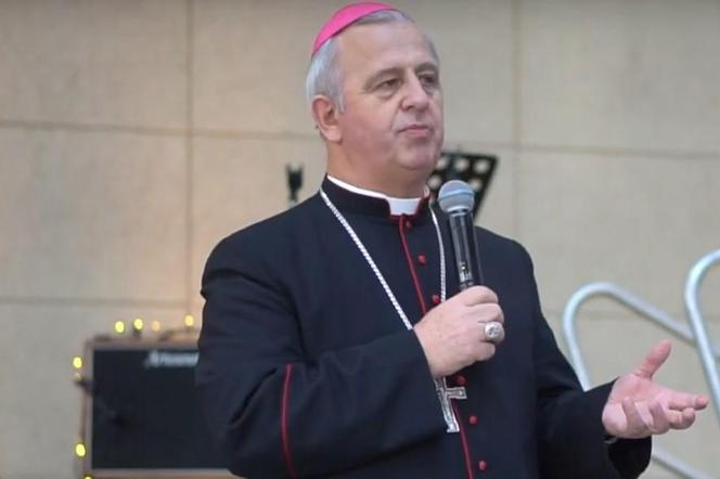 Biskup kielecki Jan Piotrowski chce zachowania lekcji religii w szkołach. Apeluje do wiernych o modlitwę