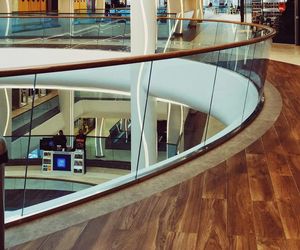 17-latek wypadł przez barierkę. Świadkowie przerażeni