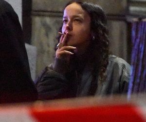 Monika Brodka winko papierosek i taksówka