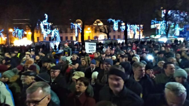 Manifestacja w obronie sądownictwa w Szczecinie