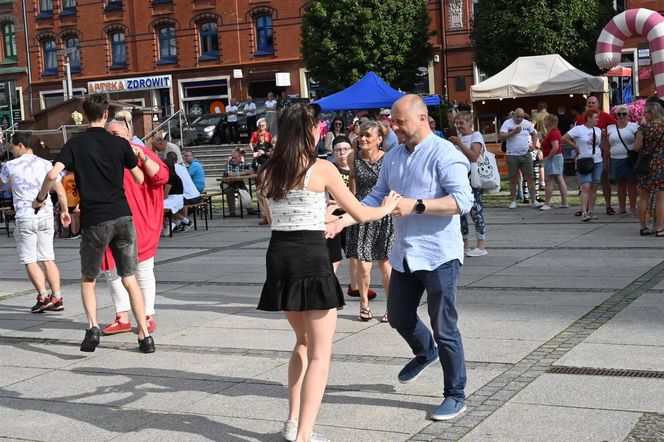 "Rudzko Potańcówka - jako bywało", czyli taneczne rytmy na rynku w Rudzie Śląskiej