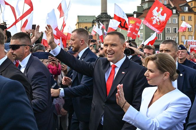 Uroczyste wejście Pary Prezydenckiej do Pałacu Prezydenckiego. Przemarsz ulicami Warszawy