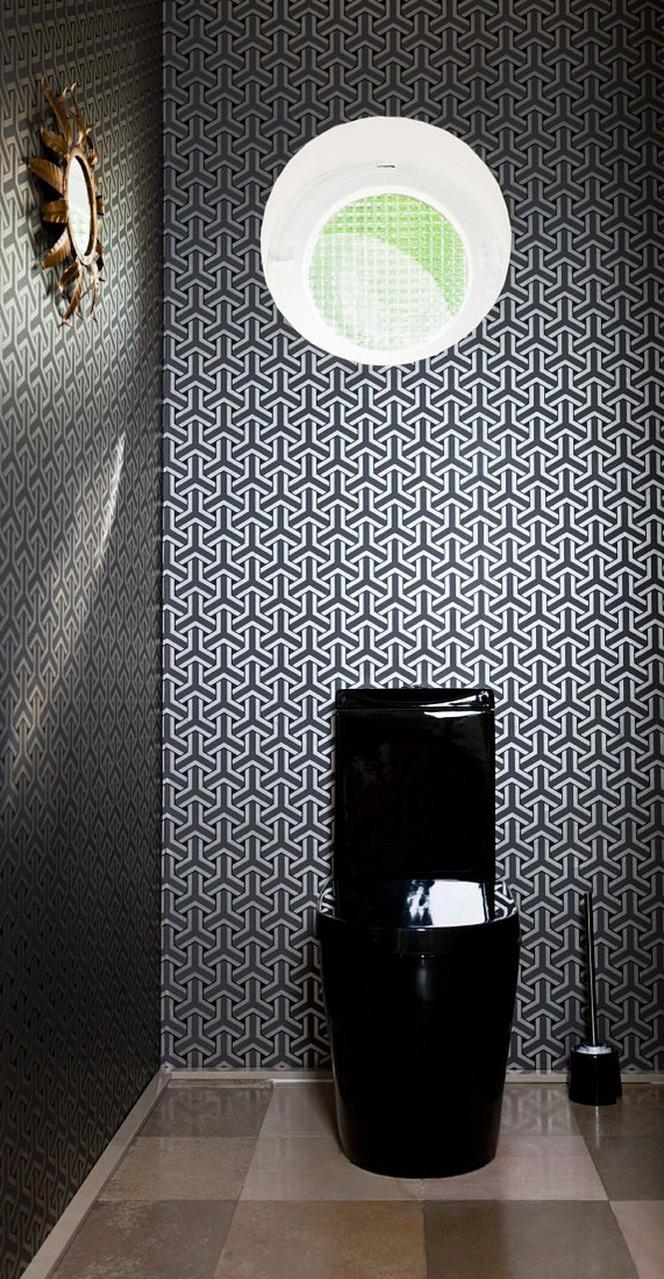 Metamorfoza łazienki dla gości z tapetą