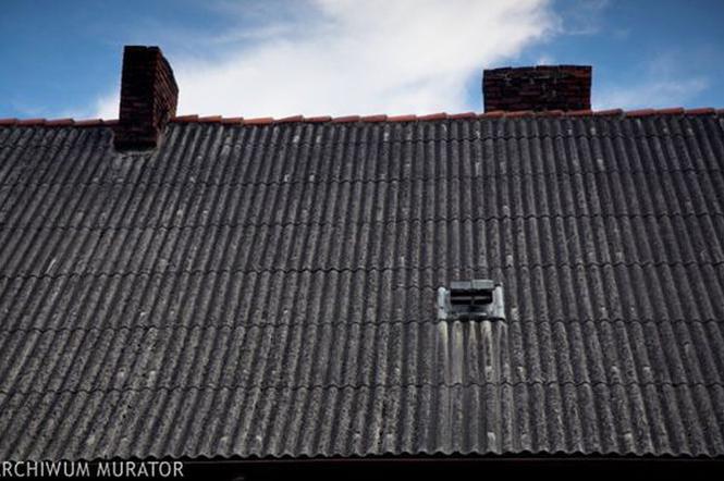 Uwaga azbest! Popularne niegdyś pokrycia dachowe wywołują groźne choroby