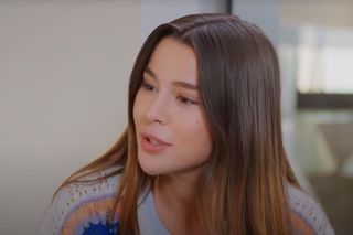 Melis awanturuje się z Feraye, a później podejrzewa, że Zeynep jest w ciąży z Cihanem.