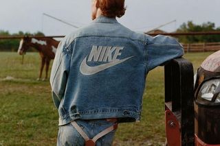 Levi’s® i Nike łączą siły – ikony amerykańskiego stylu we wspólnej kolekcji sportowej