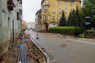 W Głuchołazach sceneria jak z czasów wojny. Mieszkańcy: „Chleba nam potrzeba” 