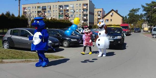 Policja rozweselała dzieci na kwarantannie
