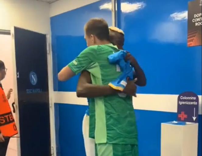 Po meczu Napoli – Legia doszło do zaskakującego spotkania! Zobacz piękny gest gwiazdora „Azzurrich”