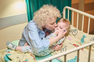 Na Wspólnej odc. 3596: Beata (Katarzyna Ptasińska), Gucio (Julian Studziński)