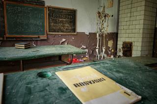 Opuszczona, ponad 100 letnia szkoła w Świętokrzyskiem