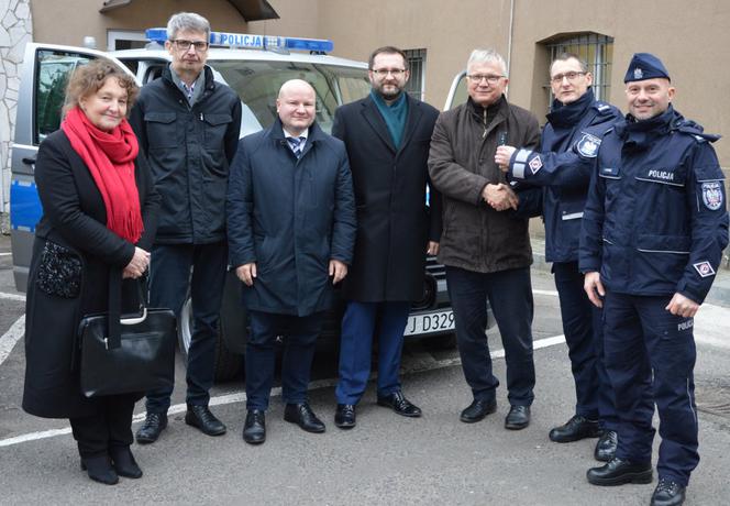 Policjanci mogą już jeździć nowymi samochodami