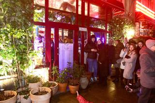 Szturm modlitewny na restaurację Madonna w Warszawie. Dzieci, nawróćcie się!