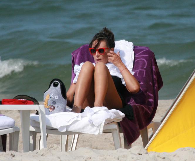 Anna Korcz na plaży na Bałtykiem