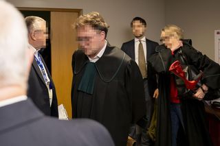 Grzegorz Braun odpowie za zgaszenie świec chanukowych i inne skandale